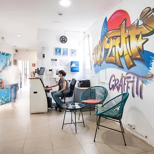 Hostal No Limit Graffiti